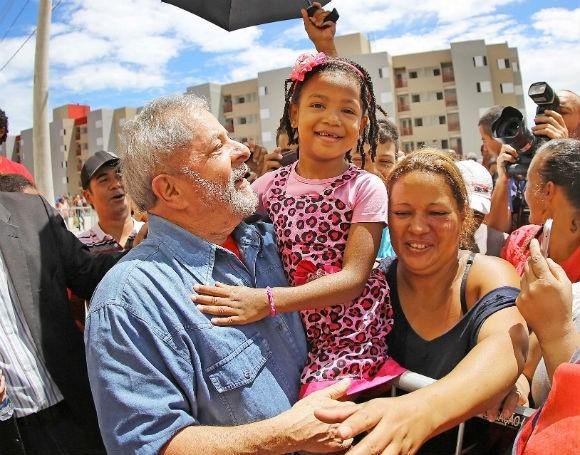 O presidente Lula em campanha de rua
